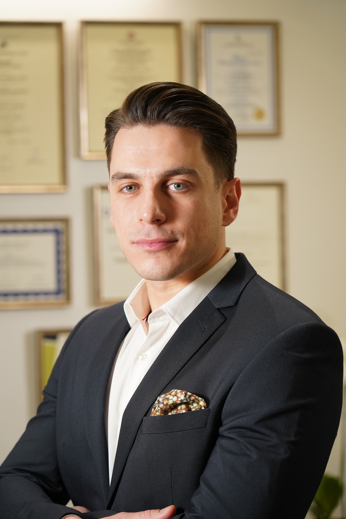 Δρ. Νικόλαος Λιάρας - Μαιευτήρας Γυναικολόγος